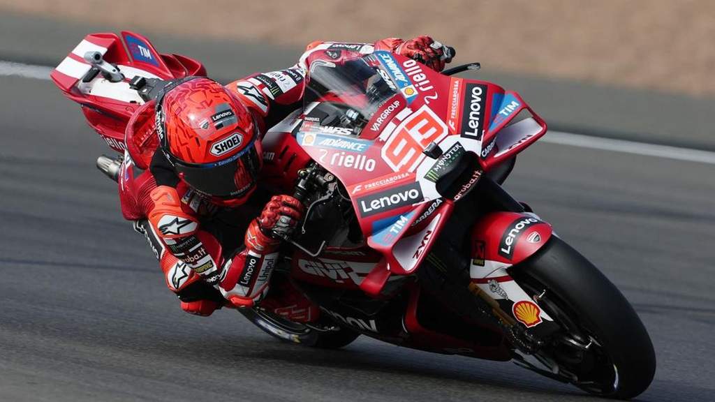 Aksi Marc Marquez saat memacu motornya di lintasan Sirkuit Misano selama sesi Sprint Race MotoGP San Marino 2026.