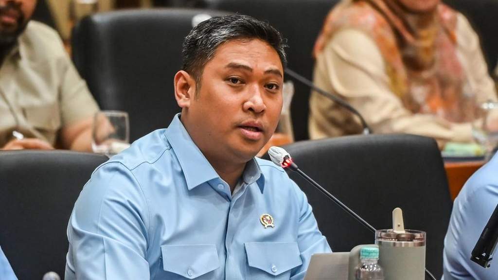 Kepala Badan Gizi Nasional Sudaryono memberikan keterangan pers usai Rapat Dengar Pendapat bersama Komisi IX DPR RI di Kompleks Parlemen, Jakarta.
