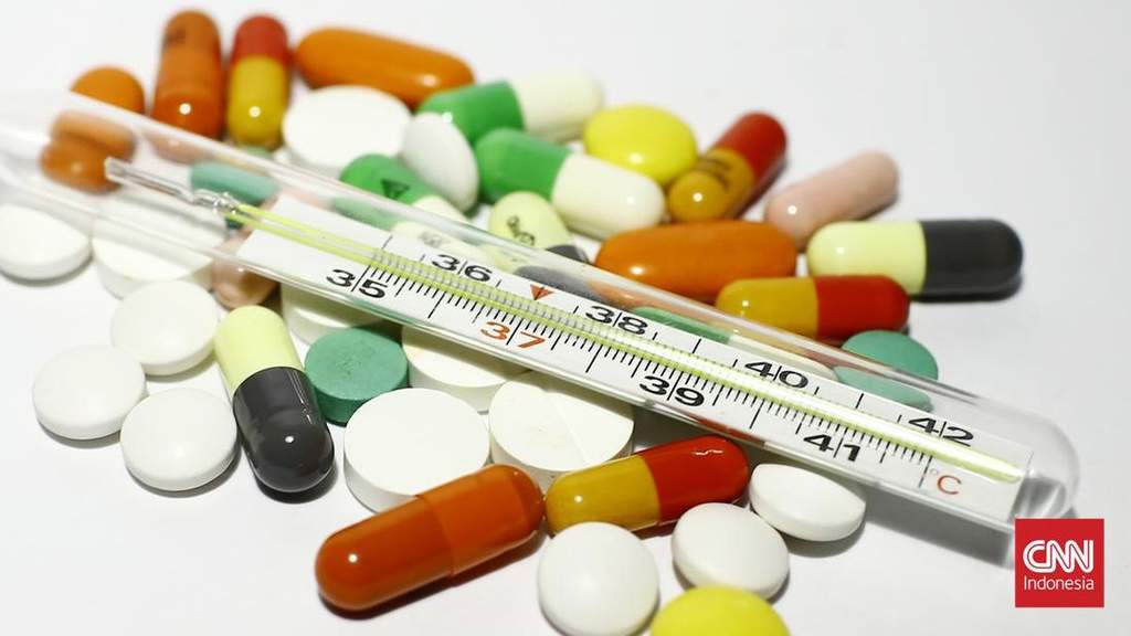 Kepala Badan Pengawas Obat dan Makanan (BPOM) menunjukkan sejumlah sampel produk obat bahan alam yang terbukti mengandung bahan kimia berbahaya.