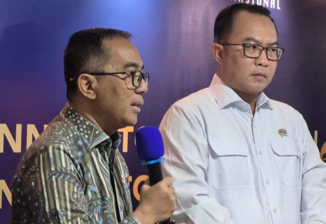 Suasana konferensi pers Kementerian Pendidikan Tinggi, Sains, dan Teknologi di Jakarta terkait kasus pencatutan nama pejabat negara dalam publikasi ilmiah.