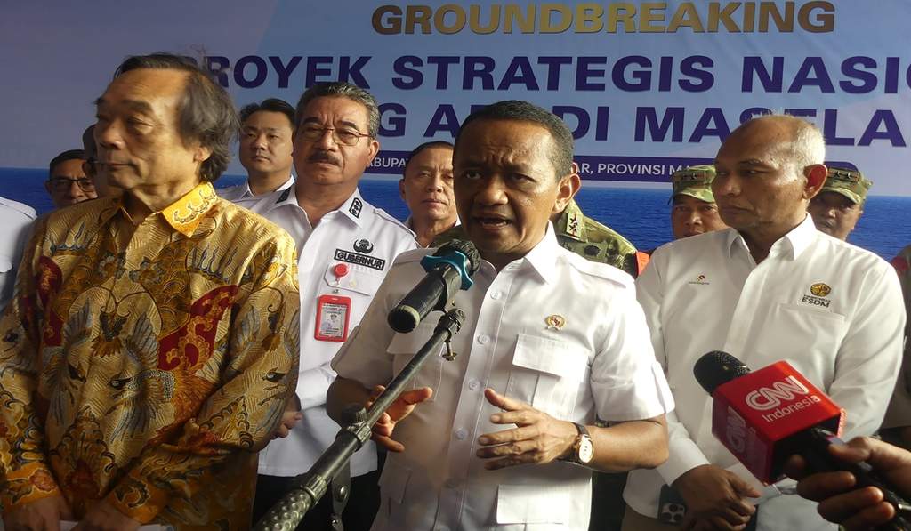 Menteri ESDM Bahlil Lahadalia memberikan keterangan pers kepada awak media di lingkungan Istana Kepresidenan Jakarta.