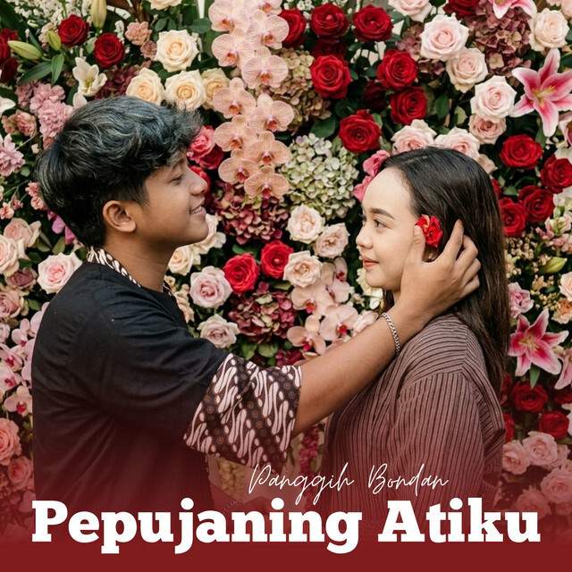 Musisi Panggih Bondan tampil membawakan lagu bernuansa Jawa di atas panggung dengan tata cahaya artistik.