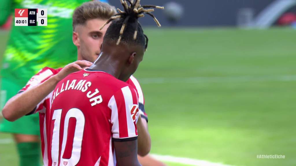 Aksi para pemain Athletic Club saat bertanding melawan Elche di Stadion San Mames pada laga lanjutan LaLiga Spanyol.