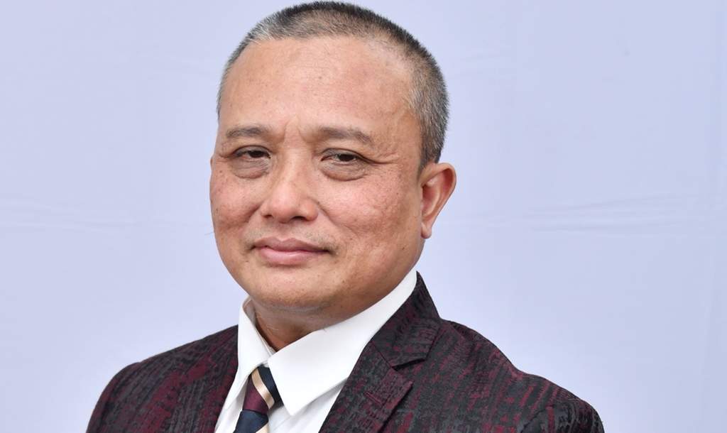 Depri Eka Pratama berdiri di depan gerai bisnis kulinernya di wilayah Kabupaten Bantul, Daerah Istimewa Yogyakarta.