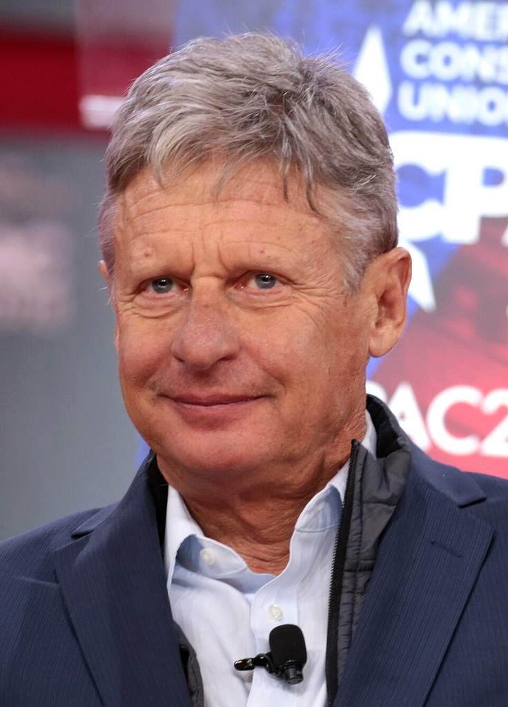Potret Gary Johnson saat menyampaikan pidato kampanye politik di hadapan para pendukungnya.