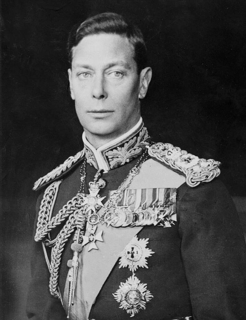 Potret resmi Raja George VI mengenakan seragam militer lengkap dengan medali kehormatan kerajaan.