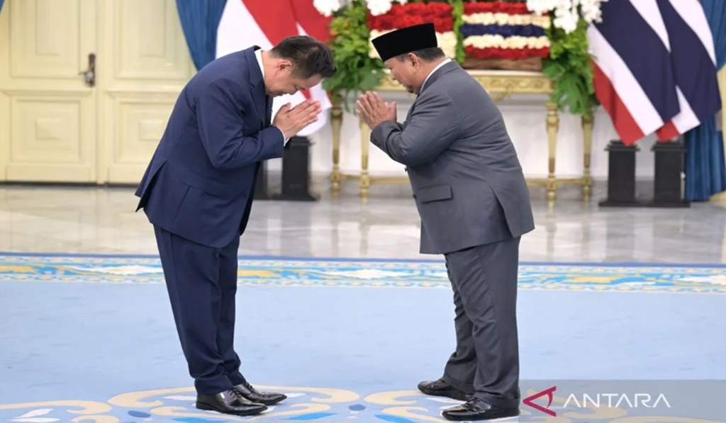 Presiden Prabowo Subianto menyambut Perdana Menteri Tailan Anutin Charnvirakul dalam jamuan makan malam kenegaraan di Istana Merdeka, Jakarta.
