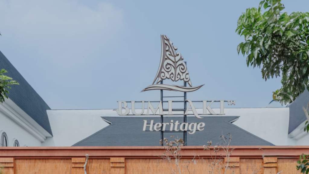 Tampak depan restoran Bumi Aki Heritage dengan desain arsitektur modern di kawasan Kemang, Jakarta Selatan.