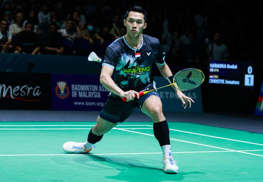 Suasana pertandingan tim bulu tangkis Indonesia di arena Thomas Cup 2026 yang berlangsung di Horsens, Denmark, dengan ekspresi kecewa dari para pemain di lapangan.