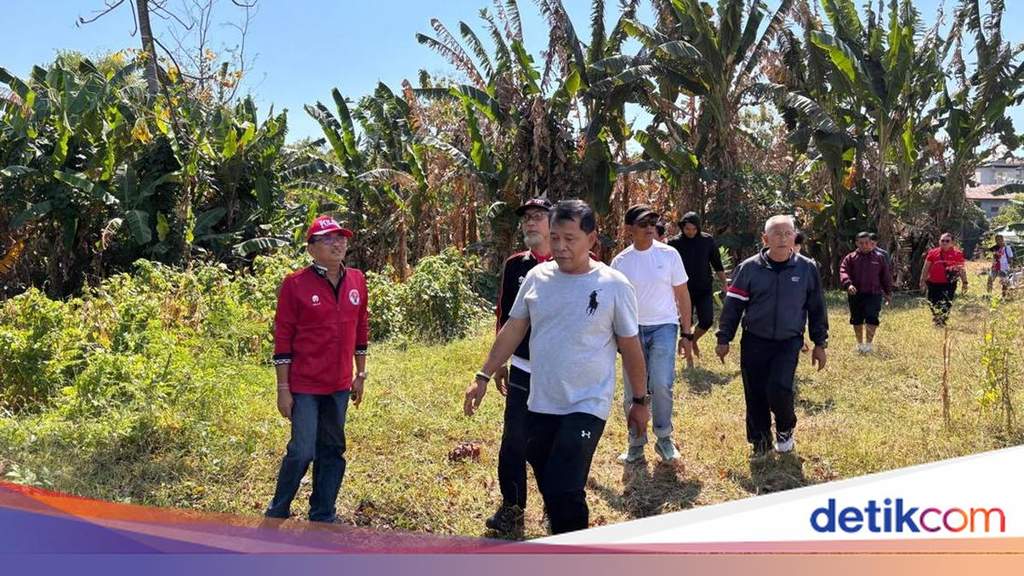 Peninjauan lapangan oleh pengurus FPTI Bali dan pemerintah daerah di kawasan Taman Asri Banyuasri, Buleleng, untuk lokasi pembangunan dinding panjat tebing internasional.